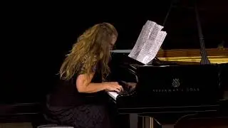 Christina Bj&oslash;rk&oslash;e &ldquo;Animal Universe&rdquo;, del 1 af 2.