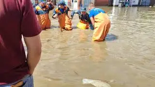 МЧС провалился в люк керчь потоп пролетарская улица 18 июня #керчь #потоп
