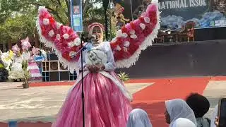 NATIONAL ISSUE - Fashion Show Gaun Daur Ulang Limbah