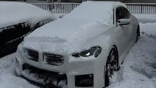 BMW M2 в первый снежный день в Нью-Йорке (вращение + звуковые фрагменты)