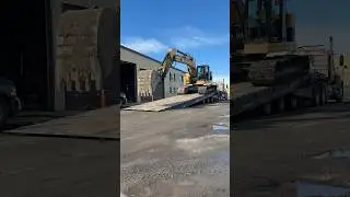 Rookie Trucker Unloading 321 Cat Excavator off Landoll Lowboy‼️ #Trucking#Lowboy#heavyequipment #CDL