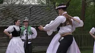 Stavění máje - vystoupení souboru Danaj