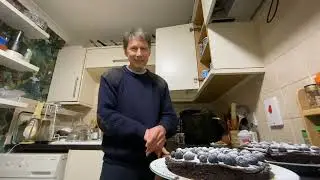 PETER&rsquo;S KITCHEN: Chocolate and beer cake. Delia Smith vi.2 final result.