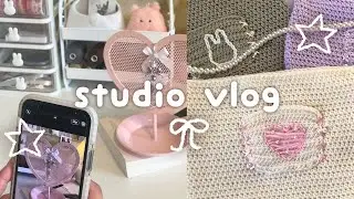 studio vlog ⋆ shop update prep, product photos, new crochet bags & charms, packing clay pins