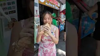 Trying the viral $1 banh mi in Vietnam 🇻🇳