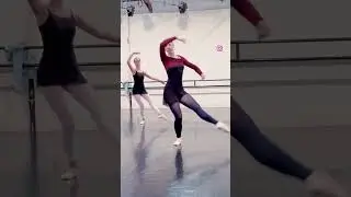 Lezione di danza classica corso di Formazione Professionale con Hektor Budlla