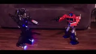 Megatron shot first. #robosen #robosenmegatron #robosentransformers #robosenminitheatre
