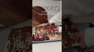 Christmas chocolate bark! So easy and yummy🍫🎄 #christmasbaking #christmasdessert #bakewithme