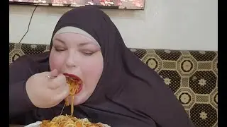 Foodie Beauty Wastes Food in Syria&hellip; Then Blames a Child