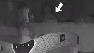 Un d&eacute;mon attaque une famille, la cam&eacute;ra filme tout!