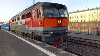 Отправление пассажирского поезда Санкт-Петербург-Брест под ТЭП70-0126   Витебский вокзал. 27.03.2022