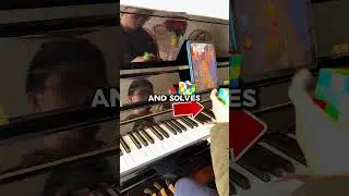 Играю на пианино, одновременно собирая два кубика Рубика 🤯 #шорты