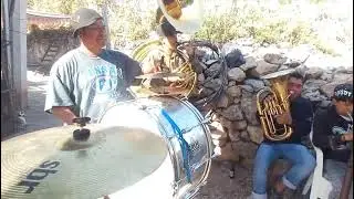 ESTA BANDA TOCA CON MUCHO SENTIMIENTO ES DE TLATZALA GUERRERO. 