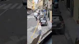 Buona fortuna!- traffico stradale a Napoli