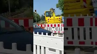 Emergency vehicle with sirens Dienstwagen mit sierenen