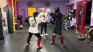 Jun Fan kickboxing combination 