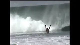 Kelly Slater y los locales, Puerto Escondido Junio 27 2000