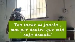 Trocando a roupa de cama/ lavando a janela da cozinha 