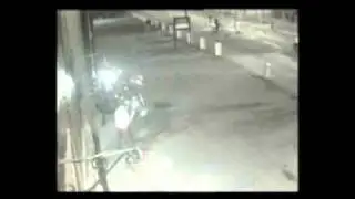 A guy with a chainsaw enters in a pub !