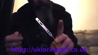 Master Lock 150 Raked open