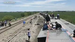 3 killed, 'multiple' injured when Chicago-bound Amtrak train derails