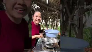 Making banh lot and cooking a pot of cold sweet soup is so strange
