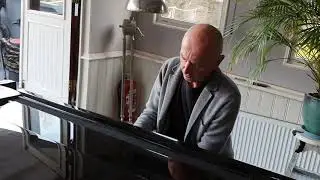BinnensteBuitenPianist: Erbarme Dich Improvisatie (slowest version ever)