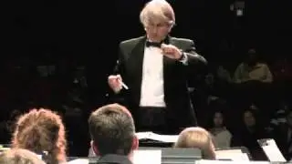 Giancarlo Aquilanti conducts his compositon 