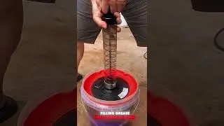 Convenient auxiliary tool for filling grease into grease guns
