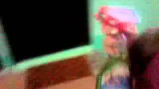 Идем на улицу красить снег!!! Рисуем грушу!!!