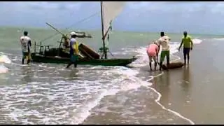 Barra de Santo Antônio , ilha da Crôa. Chegando do mar.mp4