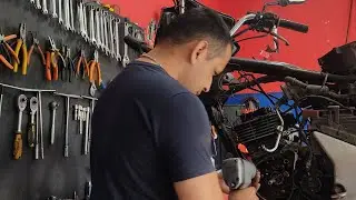 AKT NKD Se apaga, tiene agua en la gasolina - Síntomas.