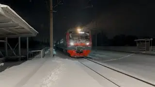 В 4 часа ночи и -15&deg;С! Электропоезд ЭД4М-1054/1053 на перегоне, декабрь 2025 года
