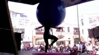 KatieBalloons, family friendly big balloon show