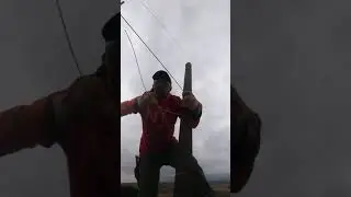 PONIENDO ALAMBRE PARA LA UVA.