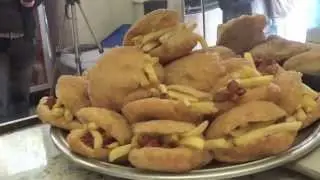 La Friggitoria Vomero, preparazione di arancini, frittatine di pasta e crocchè