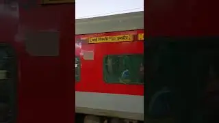 New delhi to indore railway train stationed at UJJAIN station #like#share#subscribe #viral