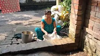 রাস্তার ধারে কাপড় কাচা ❤️❤️❤️❤️