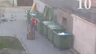 Gienek Loska Alek Mrożek - Motyle i kloszardzi - Dzień z życia śmietnika