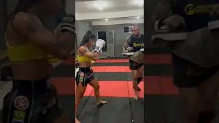 Allycia Rodrigues Muay Thai pad work 🌊 #muaythaitraining #femalemuaythai
