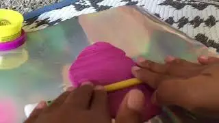 How to make play-doh popper tutorial! ( pop and subtitles included )