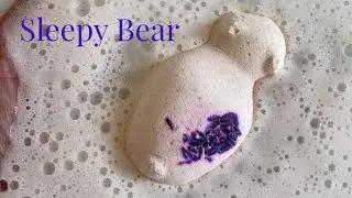 Lush &lsquo;Sleepy Bear&rsquo; Christmas 2021 bath bomb demo