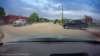 Chevy Avalanche proceeds into traffic and almost hits Chevy Trailblazer