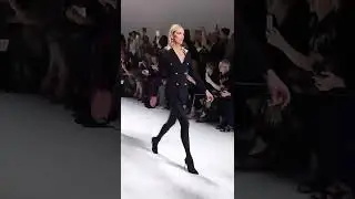 Versace 2018 was the best fashion show EVER! Pick your favorite walk 🌹