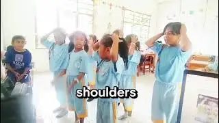 Menari disekolah bersama teman-teman anak kelas 2 sd cermin