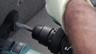 Stofvrij gaten boren met een accuboormachine van Makita met afzuigtelescoop