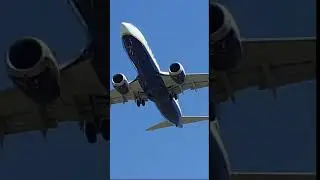 Ryanair B737 MAX 8 landing in Budapest
