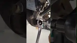 How to unstick bolt #howitsmade #hack #lifehack #unstick #stick #screw #headbolt #chassis #car