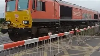 Rare Halogen Lights & Bent Skirts* Trains at Immingham West Dock Level Crossing 08/05/23