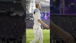 💙  Lions QB Jared Goff kisses Super Model Wife Christen Harper on field pregame in Minnesota